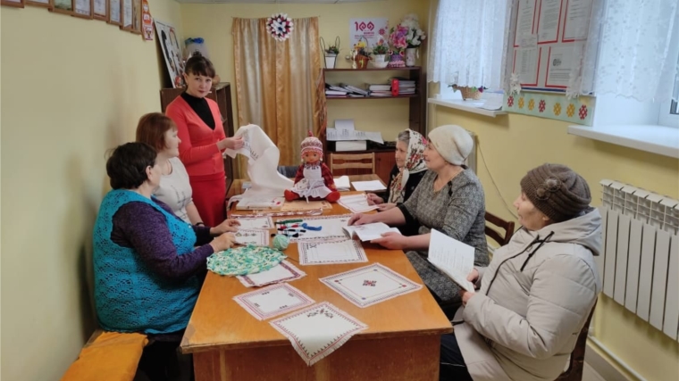 Мастер-класс по чувашской вышивке прошел в Новоизамбаевском СДК
