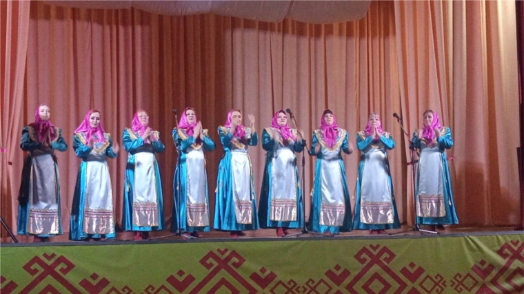 Выездной концерт народного ансамбля песни и танца "Тивлет" в д. Санарпоси.