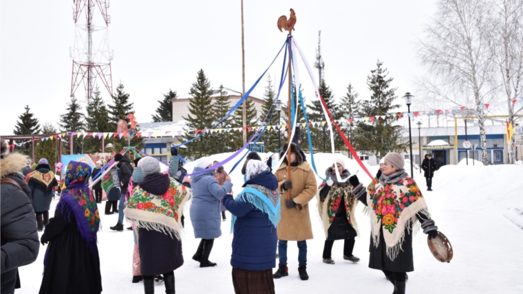 Песнями и танцами проводили зиму жители Красночетайского округа