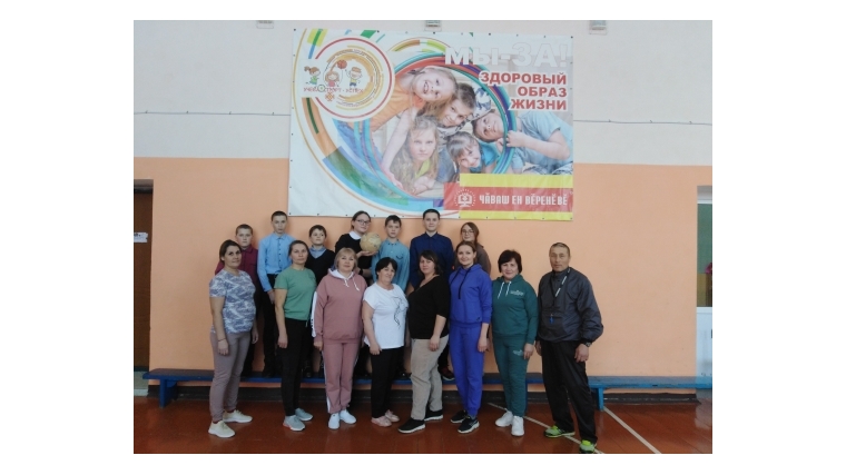 В честь праздника международного женского дня в спортивном зале Большебуяновской ООШ состоялся турнир по волейболу