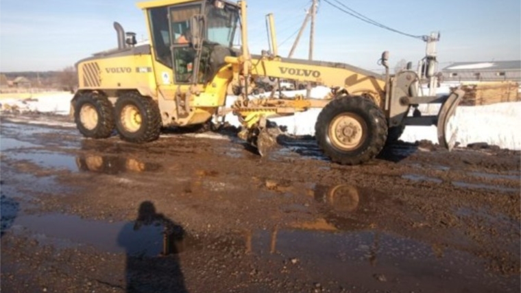 В Порецком муниципальном округе приступили к ямочному ремонту участков дорог, поврежденных при строительстве трассы М-12