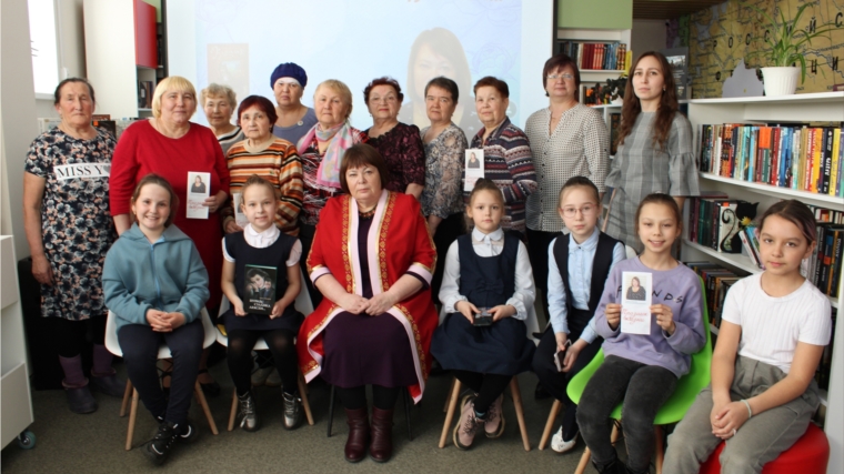 Читатели Атлашевской библиотеки встретились с известной писательницей Улькка Эльмен