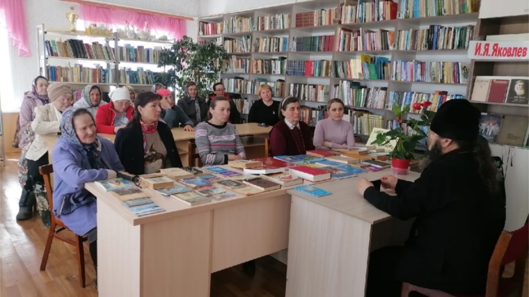 В Ефремкасинской сельской библиотеки прошло час православия «Свет добра из -под обложки».