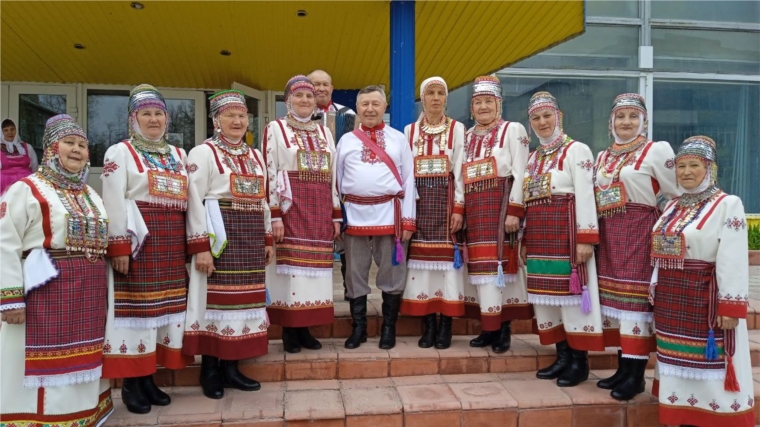 Народный фольклорный коллектив "Кукашни" в городе Новоульяновск на праздновании Дня чувашского языка