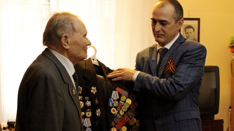 Управляющий СФР по Чувашии Валерий Николаев поздравил ветеранов Великой Отечественной войны с великим праздником –  Днем Победы.