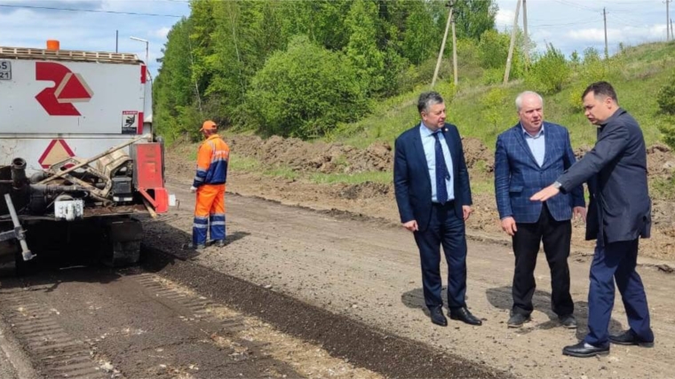 Александр Рыбаков участвовал в проверке хода капитального ремонта автодороги Никольское - Ядрин - Калинино