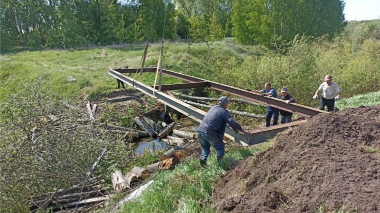 Началось строительство нового пешеходного моста к кладбищу деревни Сюрбеевка