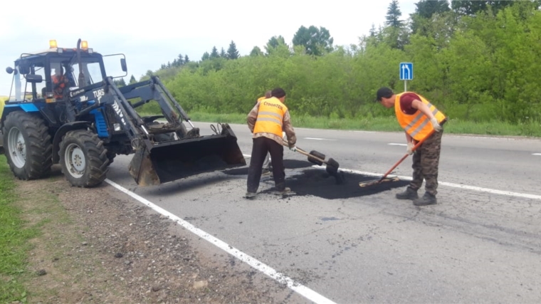 В Янтиковском округе продолжаются работы по приведению автодорог в нормативное состояние