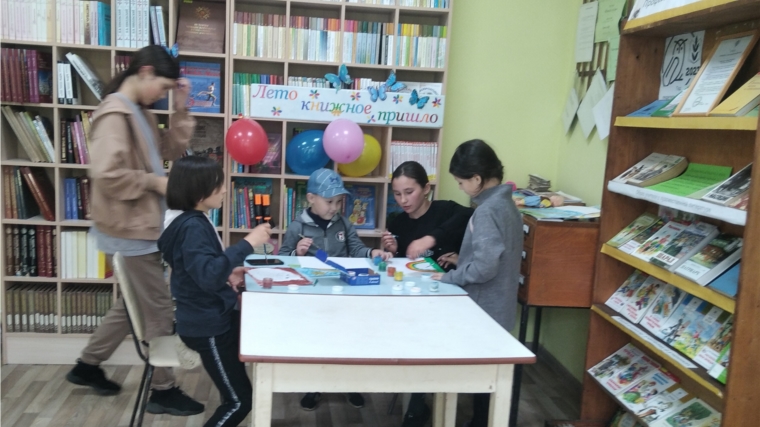В Ишпарайкинской сельской библиотеке прошел конкурс рисунков «Детство - счастливая пора».