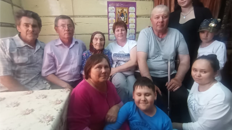 Поздравили с 90 -летним юбилеем Колсанову Клавдию Семеновну, жительницу д. Апанасово-Темяши.