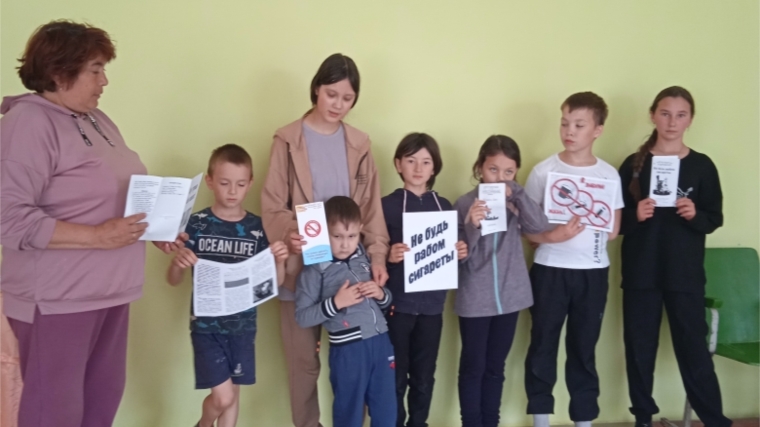 Заведующий Ишпарайкинского сельского клуба провела с подростками и школьниками профилактическую беседу «Не будь рабом сигареты»