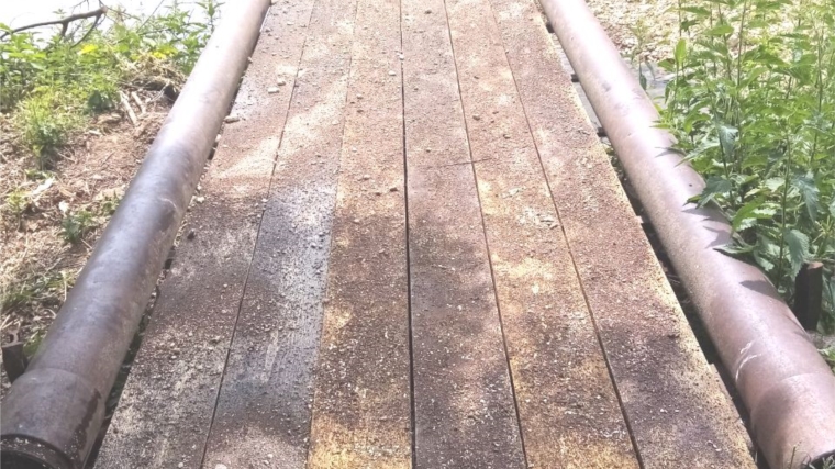 Замена деревянного настила пешеходного моста через реку Клезермы между улицами Чапаева и Ленина в деревне Тегешево