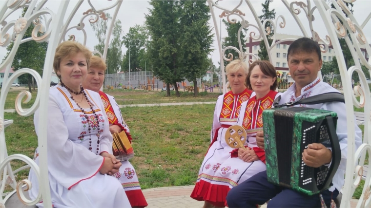 Фольклорный коллектив " Кавален" активно принимал участие во втором муниципальном конкурсе "Неиссякаемые родники"
