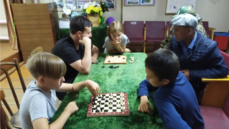 Познавательная программа «У шахматной доски» в Пиндиковском сельском клубе.