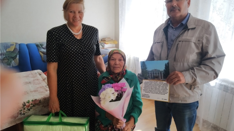 90-летний юбилей отмечает ветеран труда, труженица тыла Тихонова Валентина Семеновна