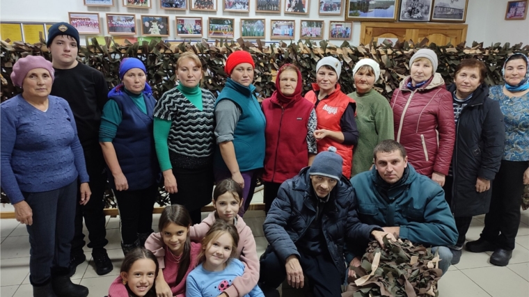 Очередная акция по плетению маскировочных сеток прошла в Полевосундырском СДК