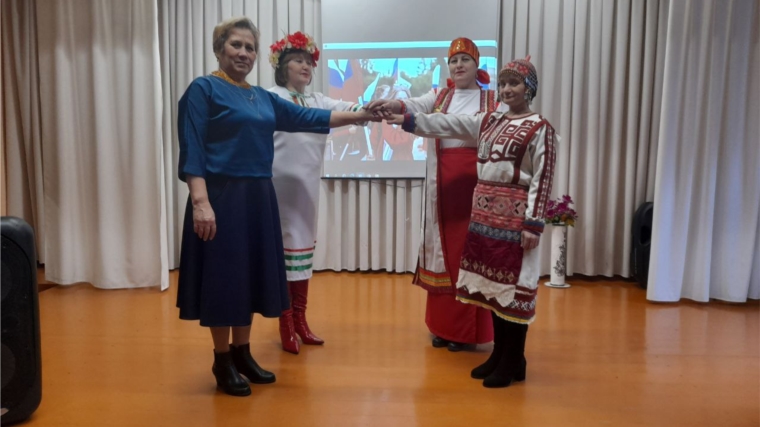 В рамках празднования Дня народного единства в Большебуяновском ЦСДК работники культуры провели тематическую программу «Мы вместе»