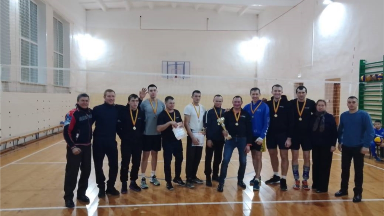 Прошло соревнование по волейболу на кубок мастера спорта по кикбоксингу Сергея Колбасова.