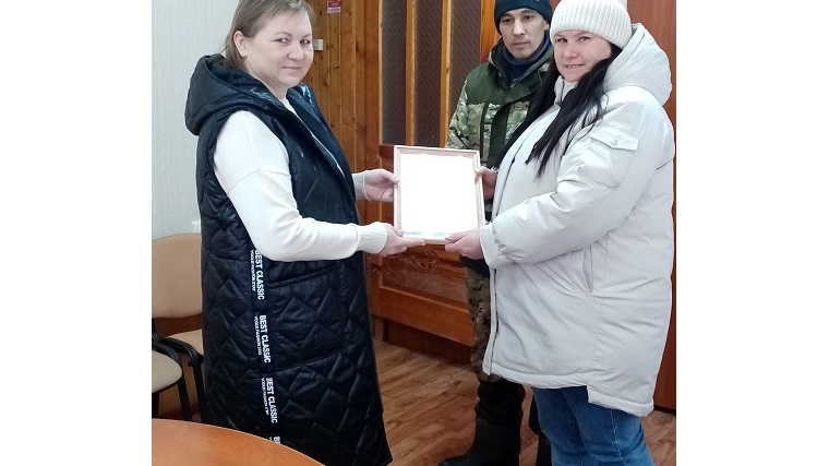 Вручение благодарностей жителям Комсомольского ТО за активное участие в благоустройстве территории