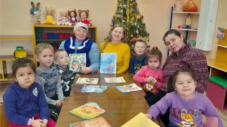 Громкие чтения новогодних стихов с дошкольниками Шатракасинской ООШ