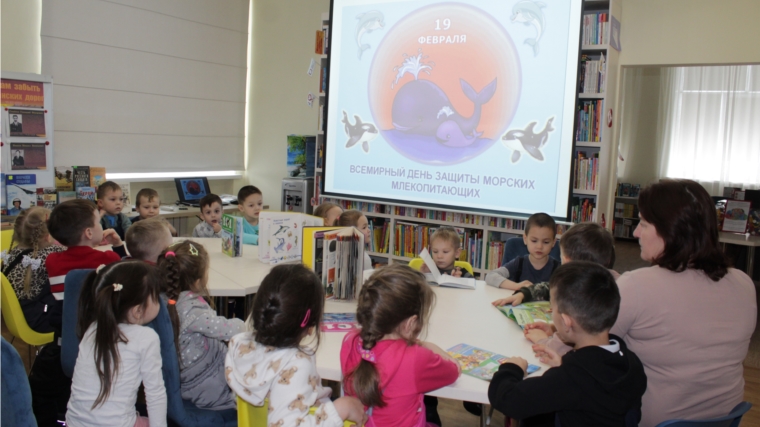 День китов, дельфинов, морских котиков и тюленей - час интересных сообщений в Кшаушской сельской библиотеке