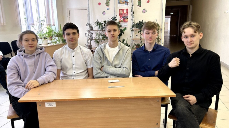Принимаем участие в чемпионате России по игре «Что? Где? Когда?» среди школьников и студентов колледжей.