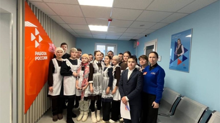 Для школьников села Комсомольское центр «Работа России» провел экскурсию по популярным профессиям