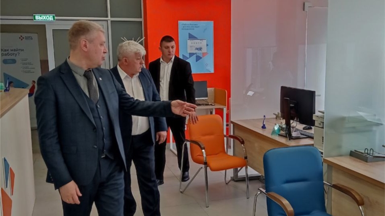 Ковалёв Виктор Михайлович посетил модернизированный центр занятости населения под новым федеральным брендом «Кадровый центр «Работа России».