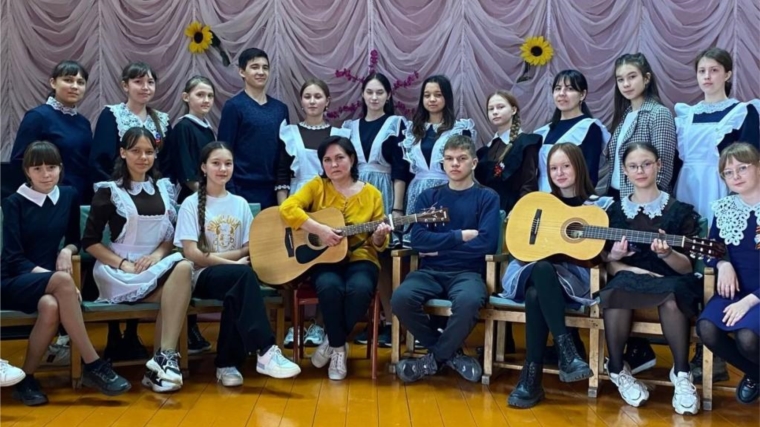 Мастер-класс по гитаре «Играй гитара семиструнная» по программе « Пушкинская карта» в Новобайбатыревском СДК