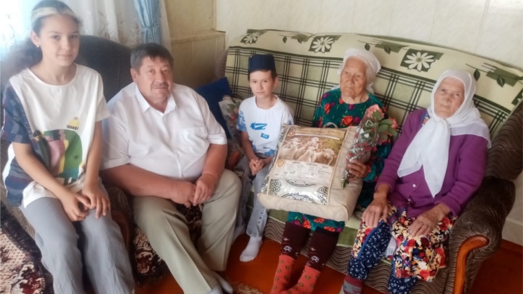 90-летний юбилей отметила жительница деревни Альбусь-Сюрбеево Батталова Мезлюме Багаутдиновна