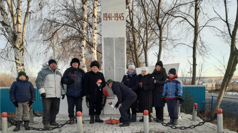 В Иш-Суринском сельском доме культуры прошел патриотический час «У подвигов должны быть имена».