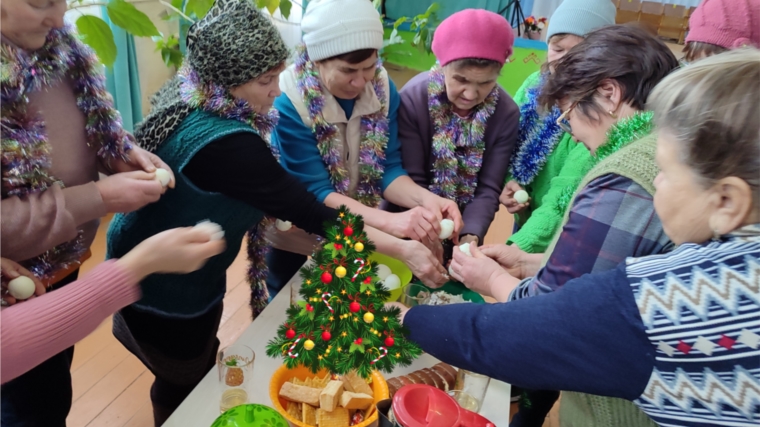 Посиделки за круглым столом "Ах, этот старый Новый Год"".