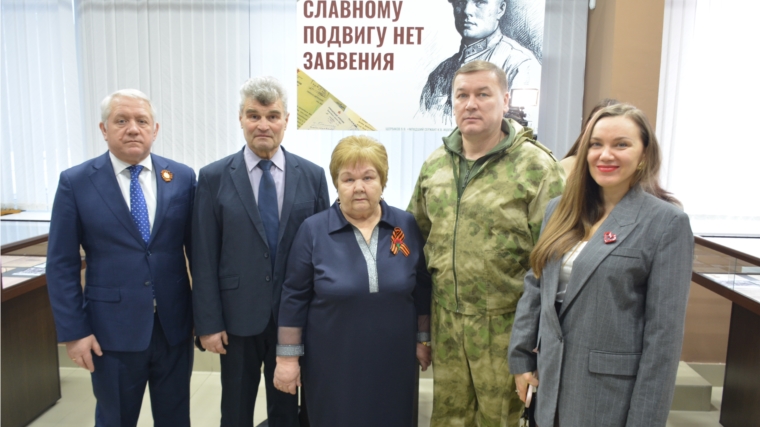 Архивисты на открытии выставки «Славному подвигу нет забвения»