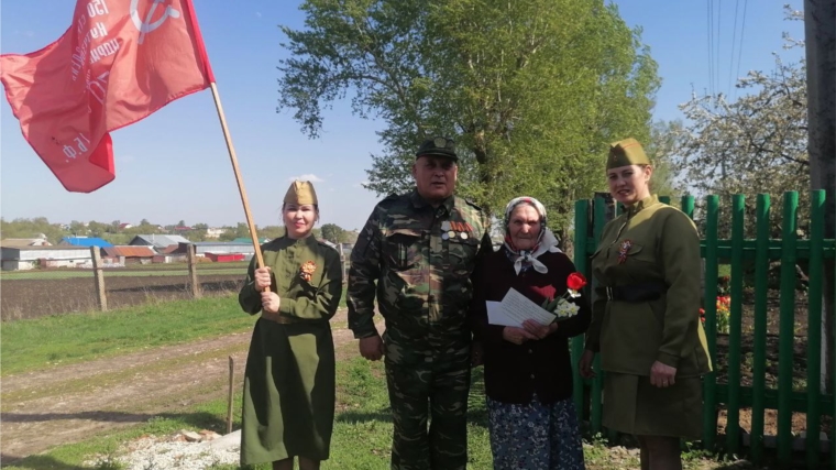 Поздравление на дому тружеников тыла в Большетаябинском территориальном отделе