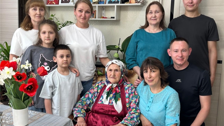 90-летний юбилей отметила ветеран труда, жительница с.Чурачики Клавдия Васильевна Варламова