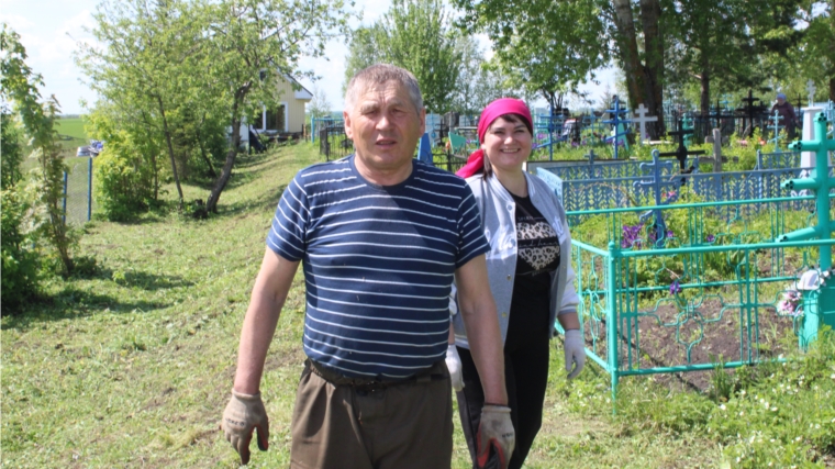 В с.Чурачики провели субботник на территории кладбища В с.Чурачики провели субботник на территории кладбища