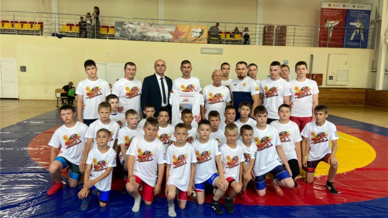 Мариинско-Посадский округ отметил праздник «Акатуй», где прошли яркие состязания: вольная борьба среди юношей до 2008 г.р. и национальная борьба «Керешу» среди мужчин.