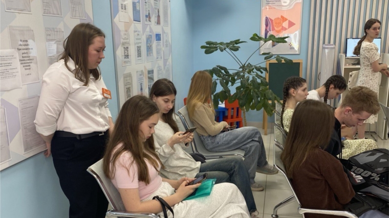 Завод «Электроавтомат» продолжает сотрудничество с кадровым центром города Алатыря в части реализации программы временной занятости подростков