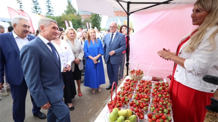 Олег Николаев открыл Ягодный фестиваль в Чувашии и отметил успехи отрасли благодаря господдержке