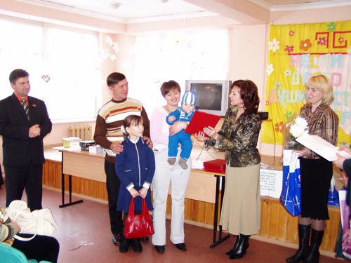 15:53 Ко Дню матери в республике торжественно вручаются сертификаты на материнский капитал