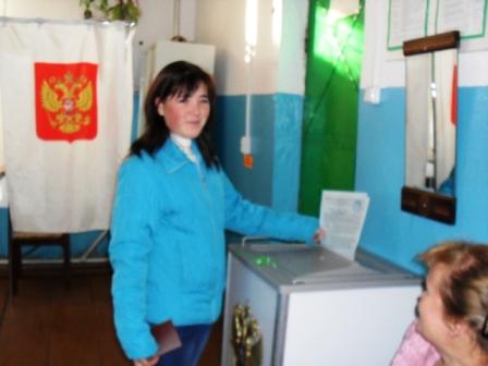 Молодые избиратели на избирательных участках
