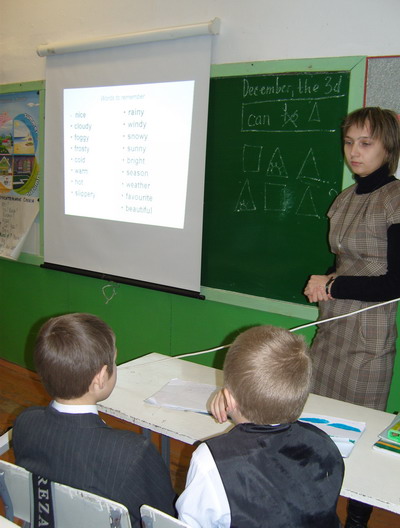 13:00_Аттестующиеся учителя дают открытые уроки