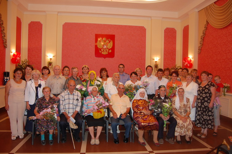09:54 Всероссийский день семьи, любви и верности отметили во Дворце бракосочетания Батыревского района