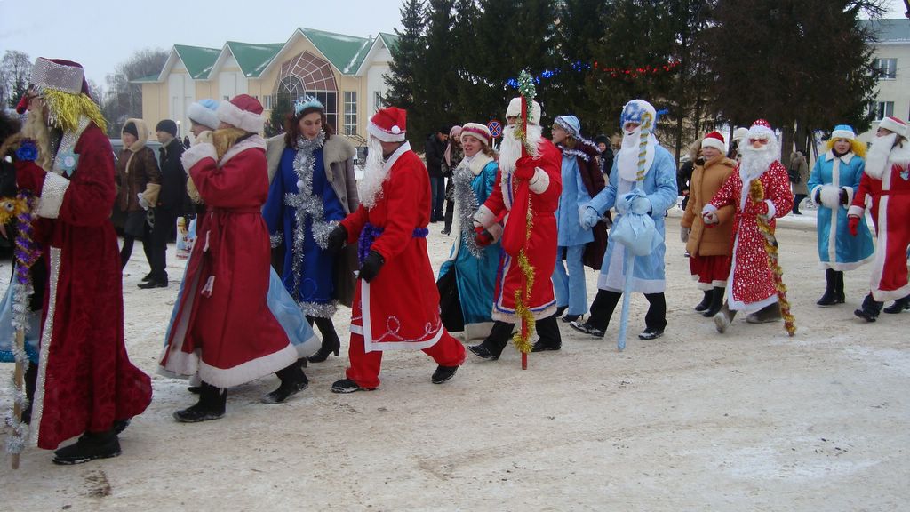 14:29 Новогодний праздник «Шествие Дедов Морозов и Снегурочек»  в селе Моргауши прошел ярко и интересно