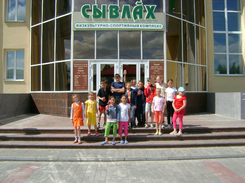 10:35.  Сохранение и укрепление здоровья детей - одна из основных задач пришкольных лагерей.