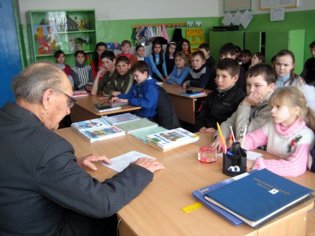 15:50.  Встреча с ветераном ВОВ и педагогического труда Савельевым Федором Васильевичем в Акрамовской ООШ.