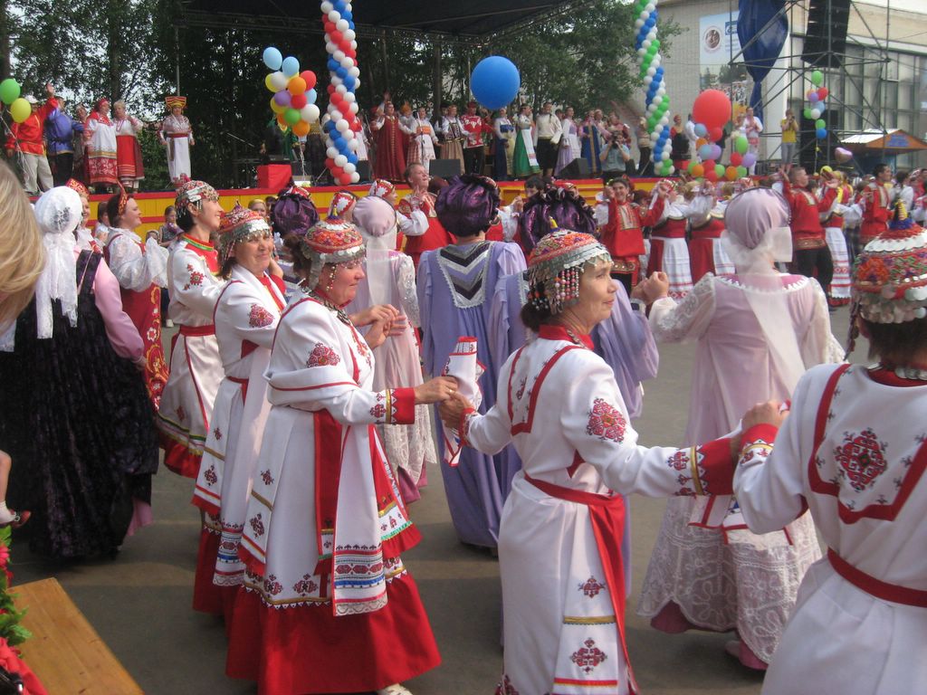 13:47 Народный ансамбль песни и танца  «Янаш» на VII  межрегиональном фестивале самодеятельных исполнителей народной песни «Завалинка»