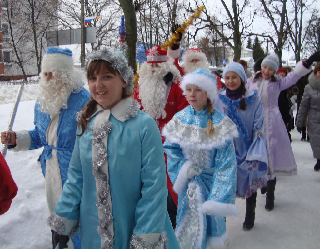 09:00 В Моргаушском районе прошло шествие Дедов Морозов и Снегурочек 