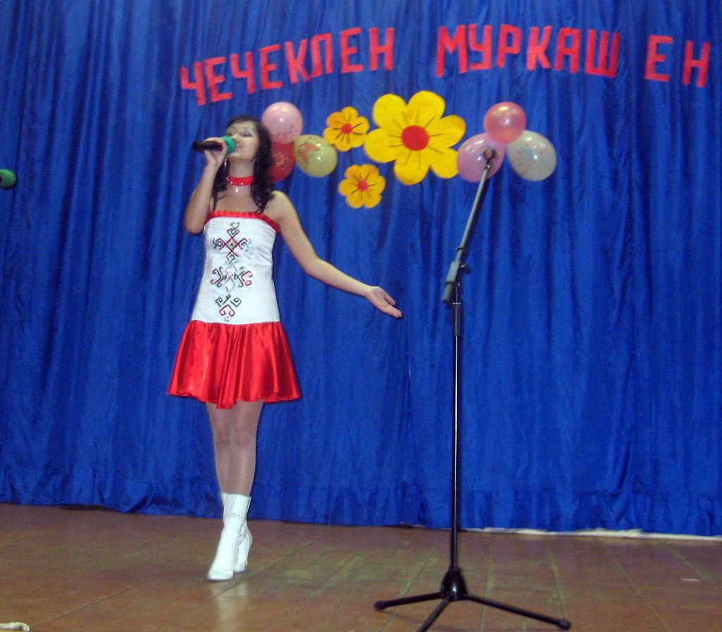 09:35.  Фестиваль-конкурс коллективов художественного творчества в Шомиковском ДК