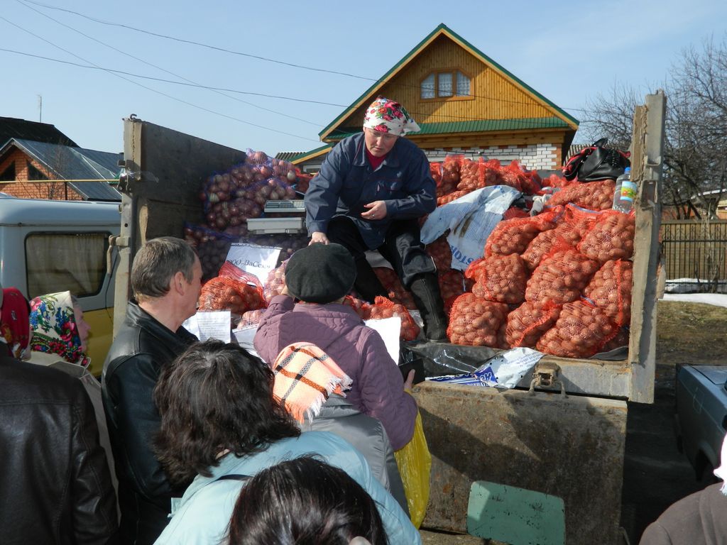 14:30.  Моргаушский район:  проходит весенняя ярмарка-продажа сельскохозяйственной продукции